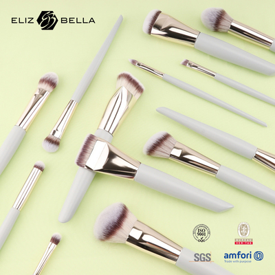 Brushes de maquillaje de calidad profesional para el rostro, los ojos y los labios crean un maquillaje impresionante