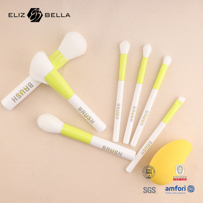 Cepillos de maquillaje 100% veganos y amigables con los animales. Suaves, duraderos y hechos de manera responsable.