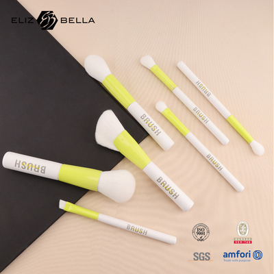 Cepillos de maquillaje 100% veganos y amigables con los animales. Suaves, duraderos y hechos de manera responsable.