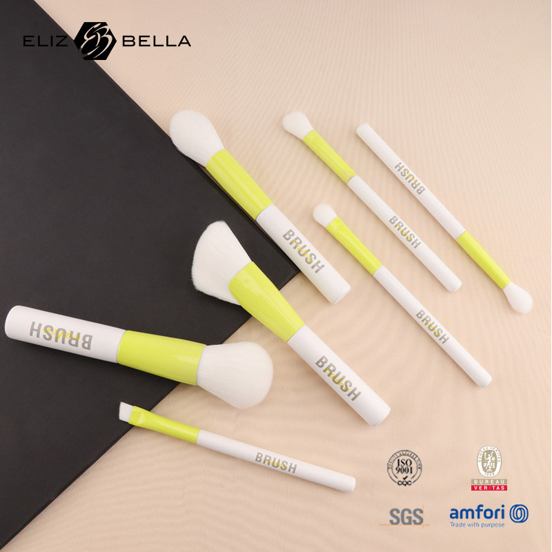 Cepillos de maquillaje 100% veganos y amigables con los animales. Suaves, duraderos y hechos de manera responsable.